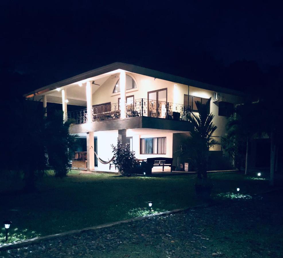 Sol Y Sombra Bed & Breakfast Bocas Town Dış mekan fotoğraf