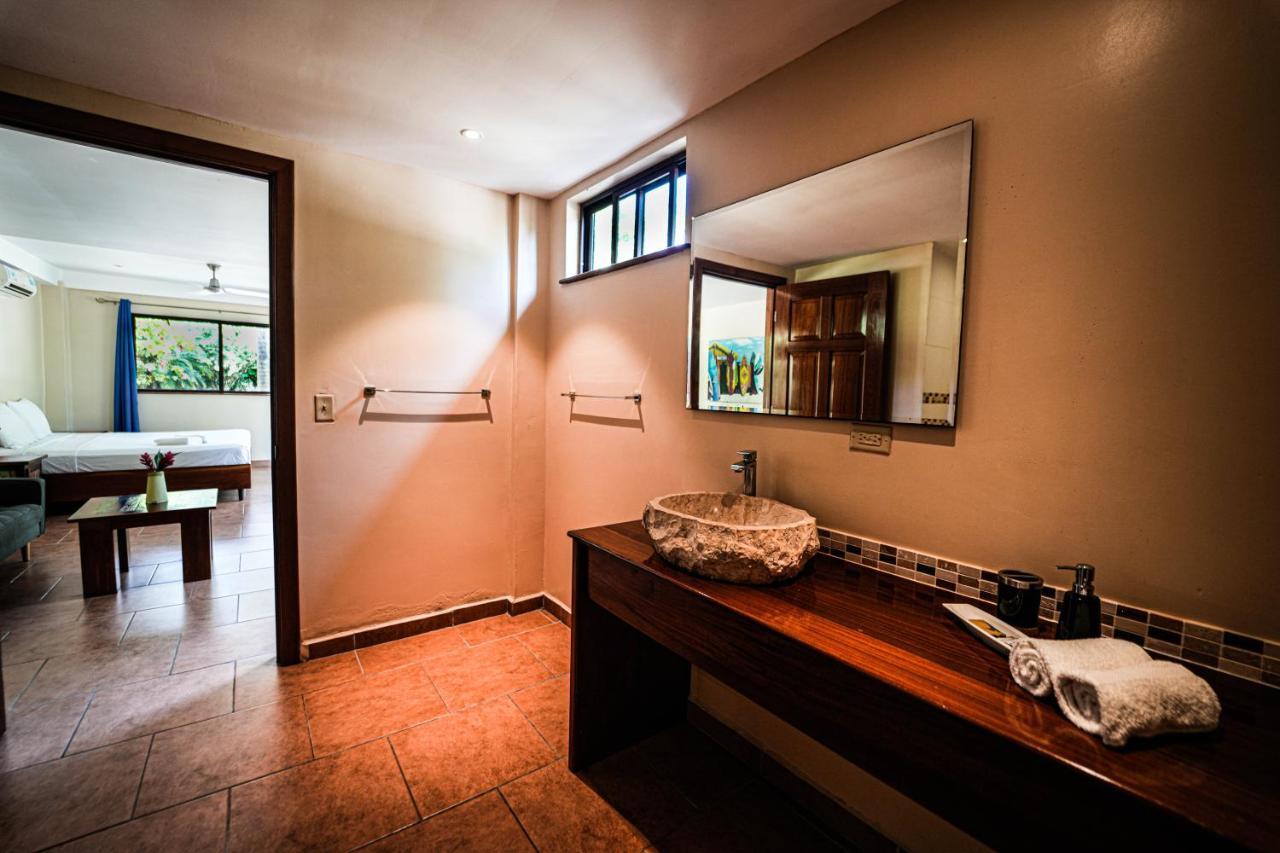 Sol Y Sombra Bed & Breakfast Bocas Town Dış mekan fotoğraf