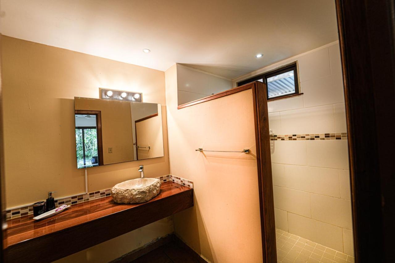 Sol Y Sombra Bed & Breakfast Bocas Town Dış mekan fotoğraf